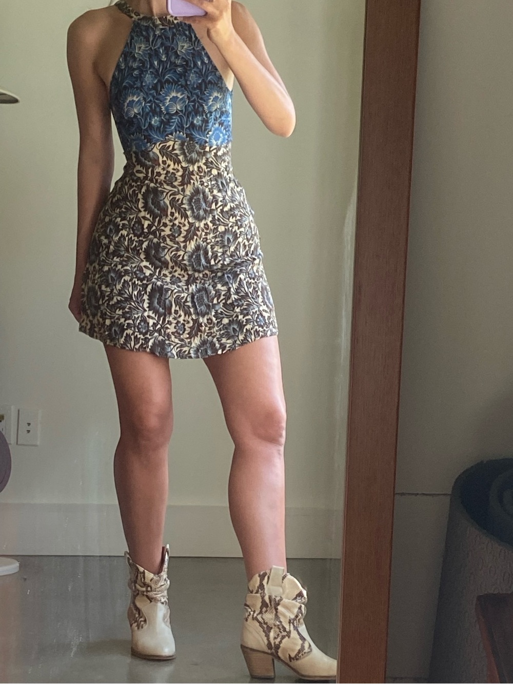 🦋 Halter Mini Dress - Picture 4 of 6